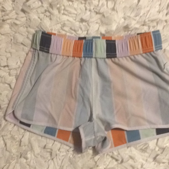 Roxy size M shorts in new condition - Picture 5 of 7